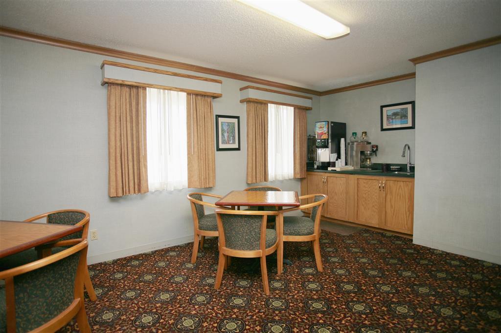 Baymont By Wyndham Robinson Hotel Restaurant foto