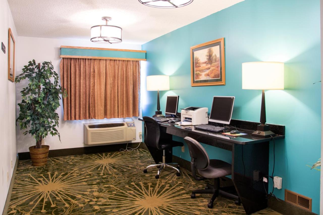 Baymont By Wyndham Robinson Hotel Buitenkant foto