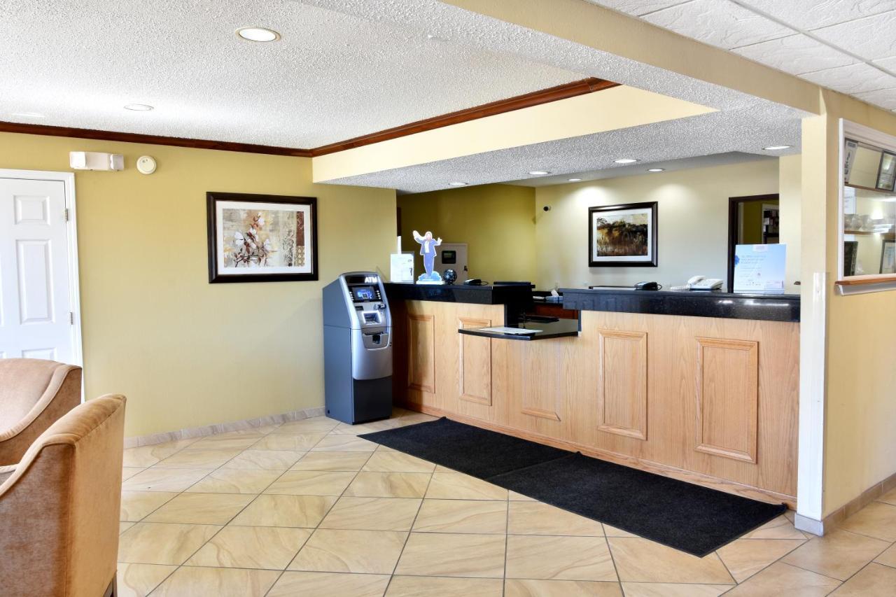 Baymont By Wyndham Robinson Hotel Buitenkant foto